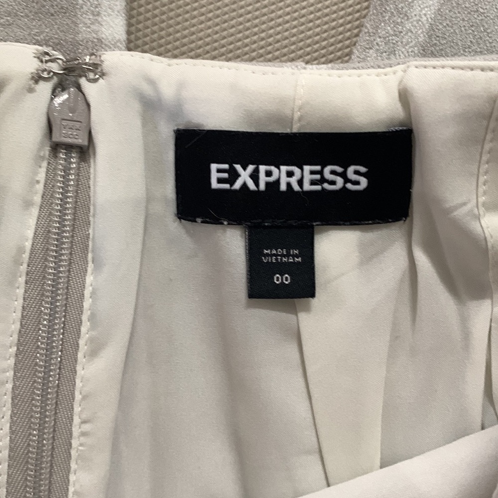 Express Skirt 00 - Picture 8 of 11